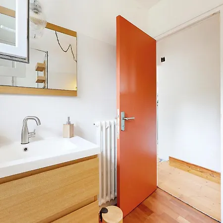Stunning In With Kitchen 아파트